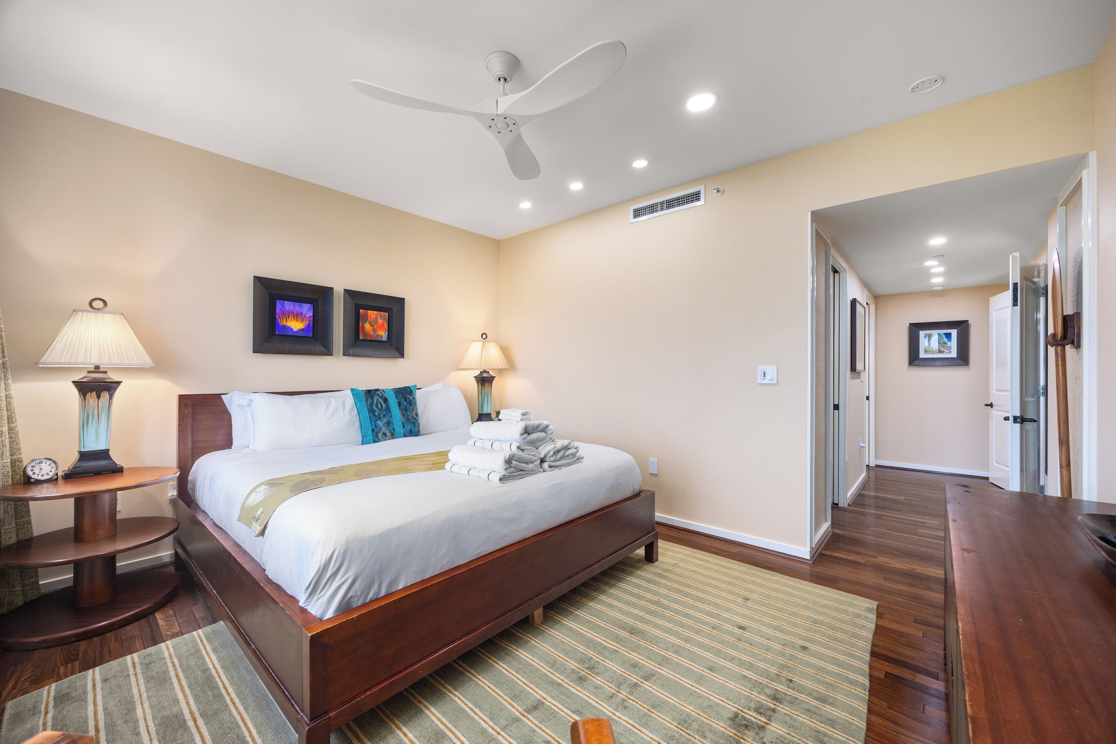 4 多间卧室、办公桌、熨斗/熨衣板、旅行婴儿床