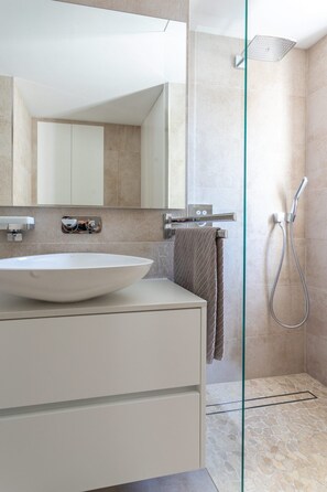 Apartment (Two Bedroom Apartment with Balcony an) | Bathroom | Shower, towels - Dubrovnik Breeze Apartment (Dubrovnik)