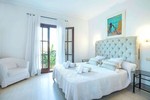 6 bedrooms, iron/ironing board, WiFi, bed sheets