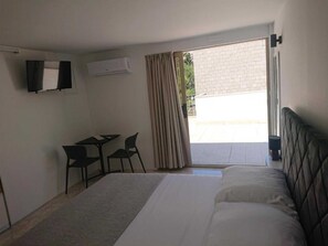 Studio (Studio Apartment - A1) | Living room | TV