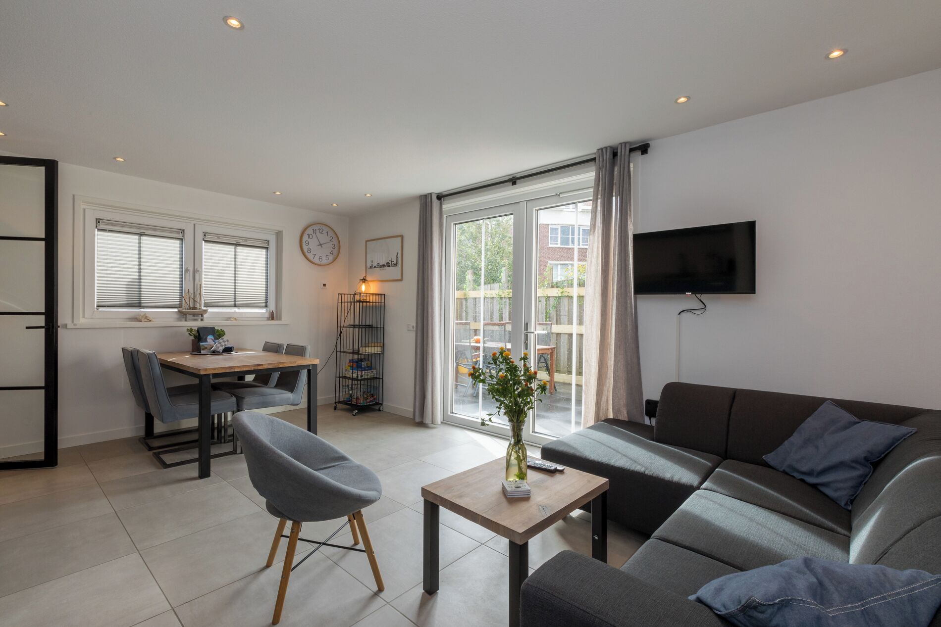 Televisión y chimenea 