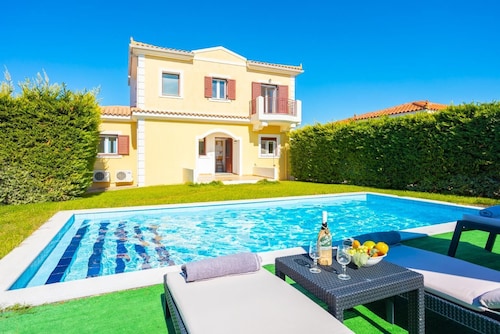 Villa Europe Thia - Three Bedroom Villa, Sleeps 6