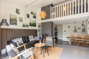 Fernseher, Kamin