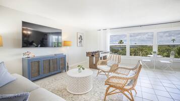 Smart-tv, bordfodbold, bøger