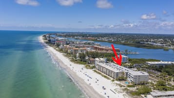 Am Strand, Liegestühle, Strandtücher