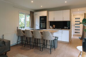 Fridge, microwave, dishwasher, coffee/tea maker