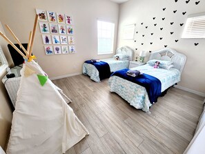 3 Schlafzimmer, Reisekinderbett, kostenloses WLAN, Bettwäsche