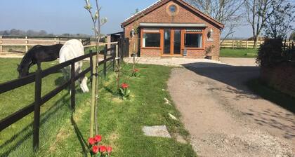 Cosy, self-contained rural bungalow – peaceful countryside escape