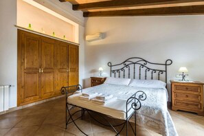 7 Schlafzimmer, Bügeleisen/Bügelbrett, WLAN, Bettwäsche