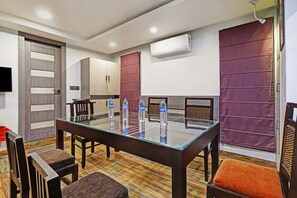 Dining - Itsy Hotels Ransu Residency (Guwahati)
