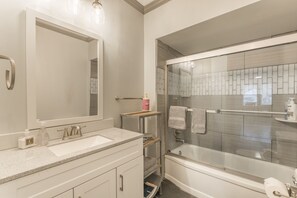 Combined shower/bathtub, towels, soap, shampoo