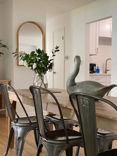 The little Lake House - Beautiful Lake Front Cottage - Close to Everything