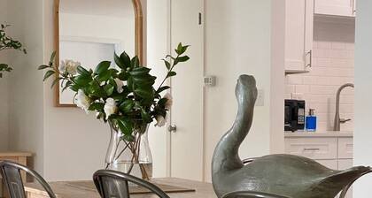 The little Lake House - Beautiful Lake Front Cottage - Close to Everything