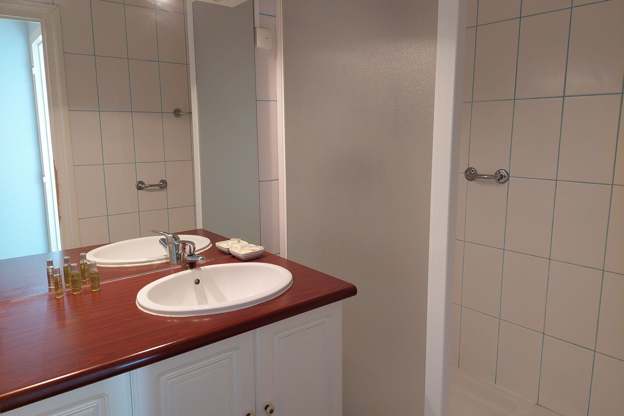 Studio with partial sea views in the popular seaside resort of Benodet