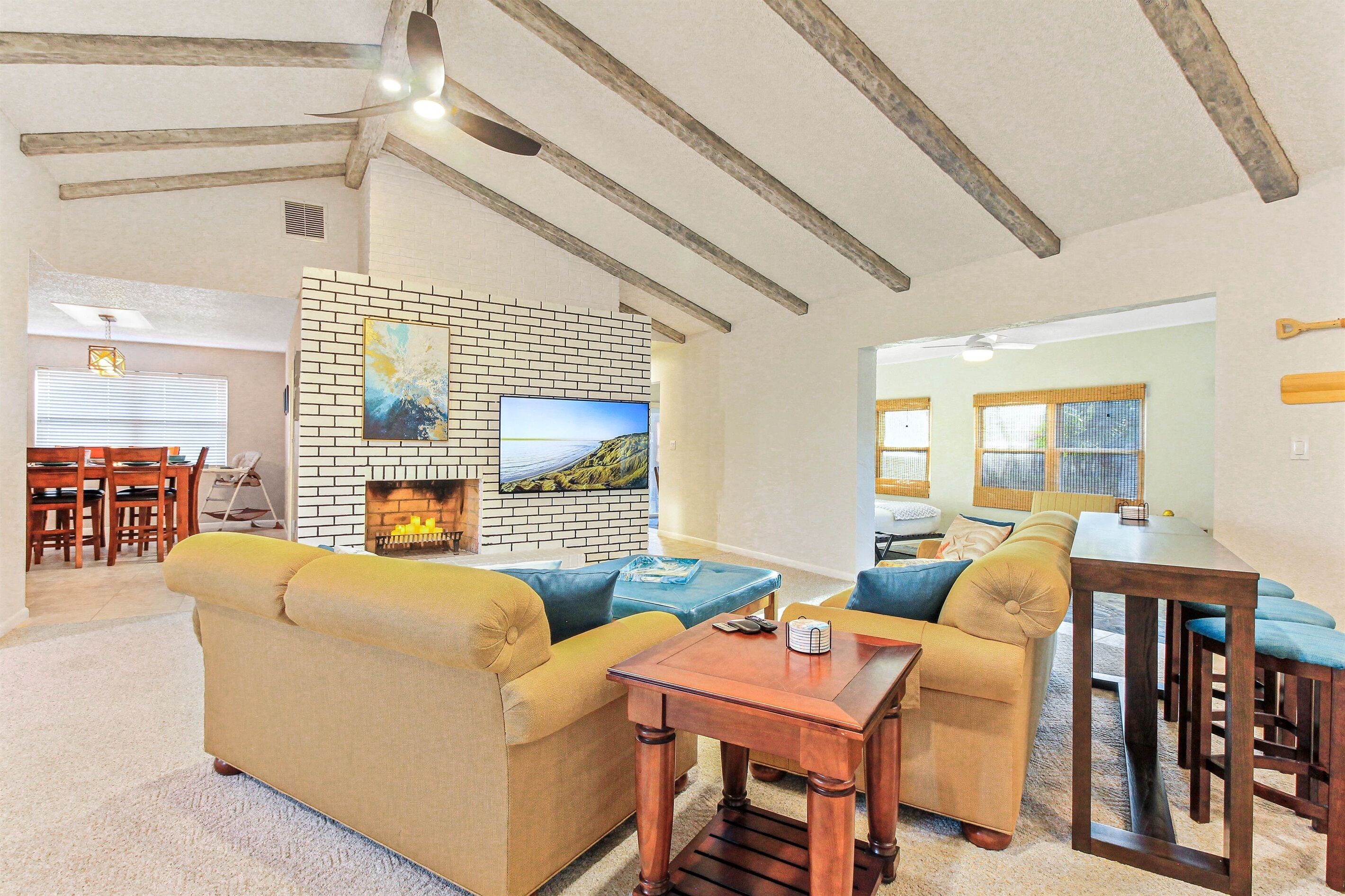 スマートテレビ、卓球台、書庫