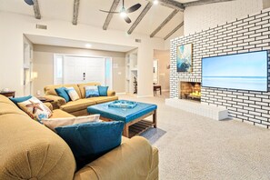 Smart TV, tenis de mesa y libros 