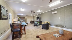 Smart TV, stereo - COTTAGE IN BILOXI'S ENTERTAINMENT DISTRICT (Biloxi)