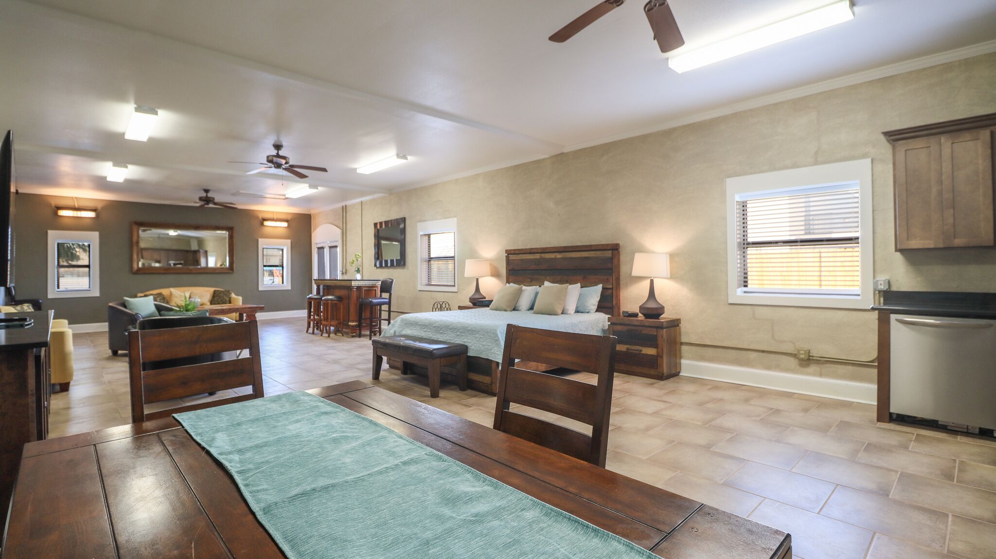 1 多间卧室、免费 WiFi、床单