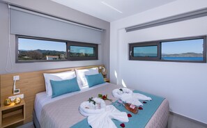 10 bedrooms, iron/ironing board, travel cot, free WiFi - New Lux villa★Sauna & Jacuzzi★2 Private Heated Pool★ 24sleeps★Walk to everything (Galatas)