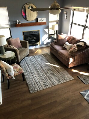 Smart TV - Experience comfort near all Pigeon Forge attractions, just a 6-min drive away (Pigeon Forge)