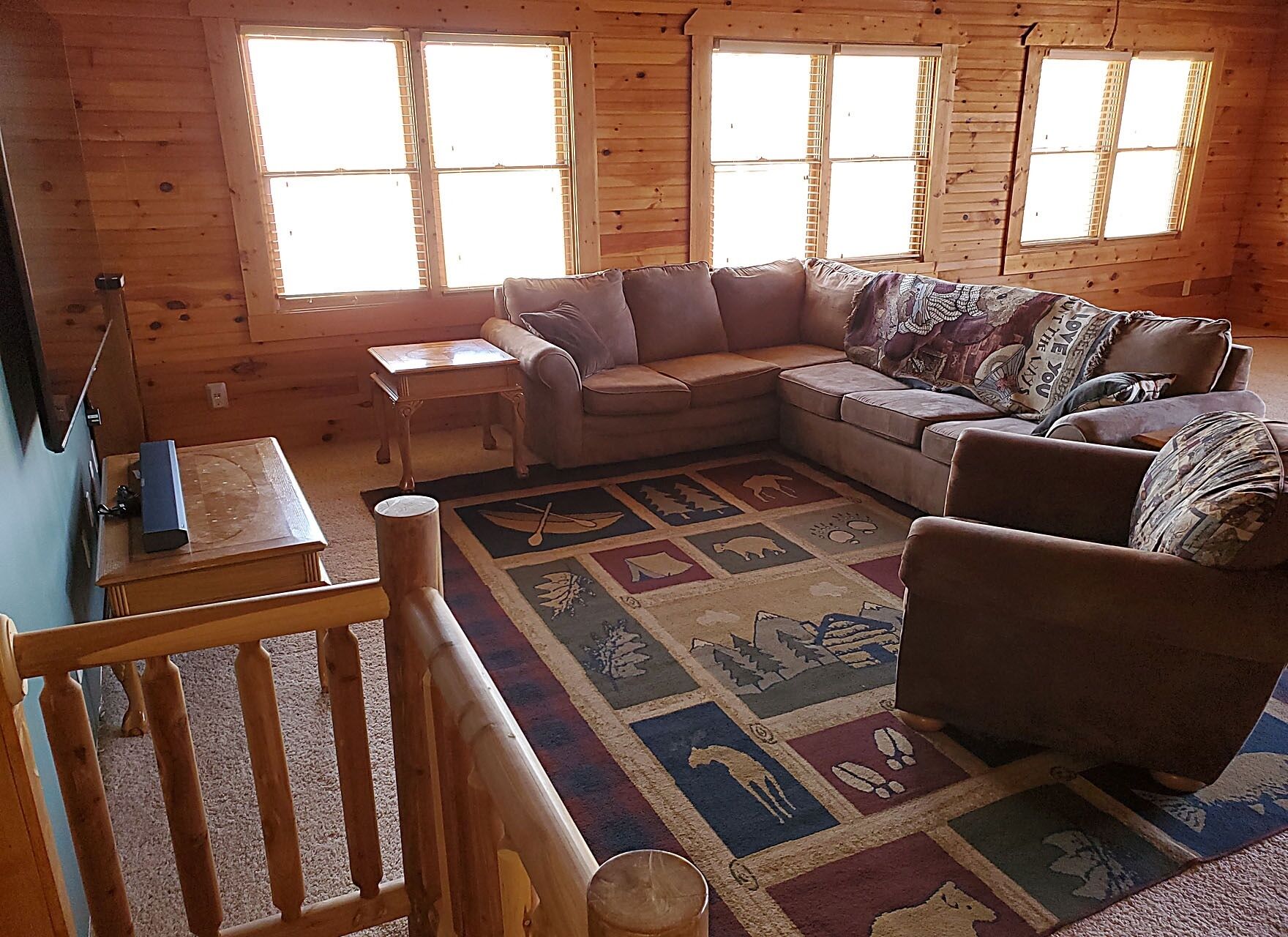 Bear Footin' - Cheerful 8 BR / 4 Bath w/hot tub!