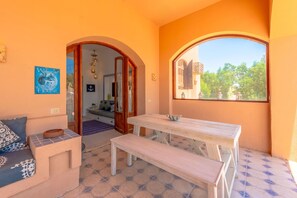 Departamento | 2 habitaciones y tabla de planchar con plancha