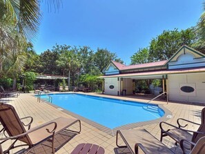 Outdoor pool - Quiet Cottage; Close to Beach, Pool & Shopping (Destin)