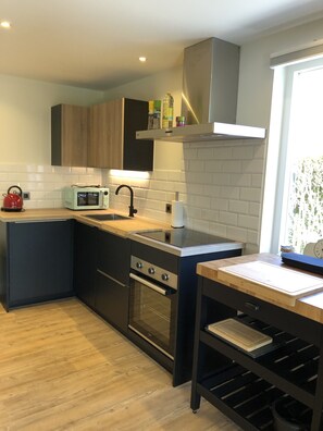 Fridge, microwave, oven, stovetop - RENOVATED vacation home by the sea Breskens10 pers. child friendly, dog welcome. (Breskens)