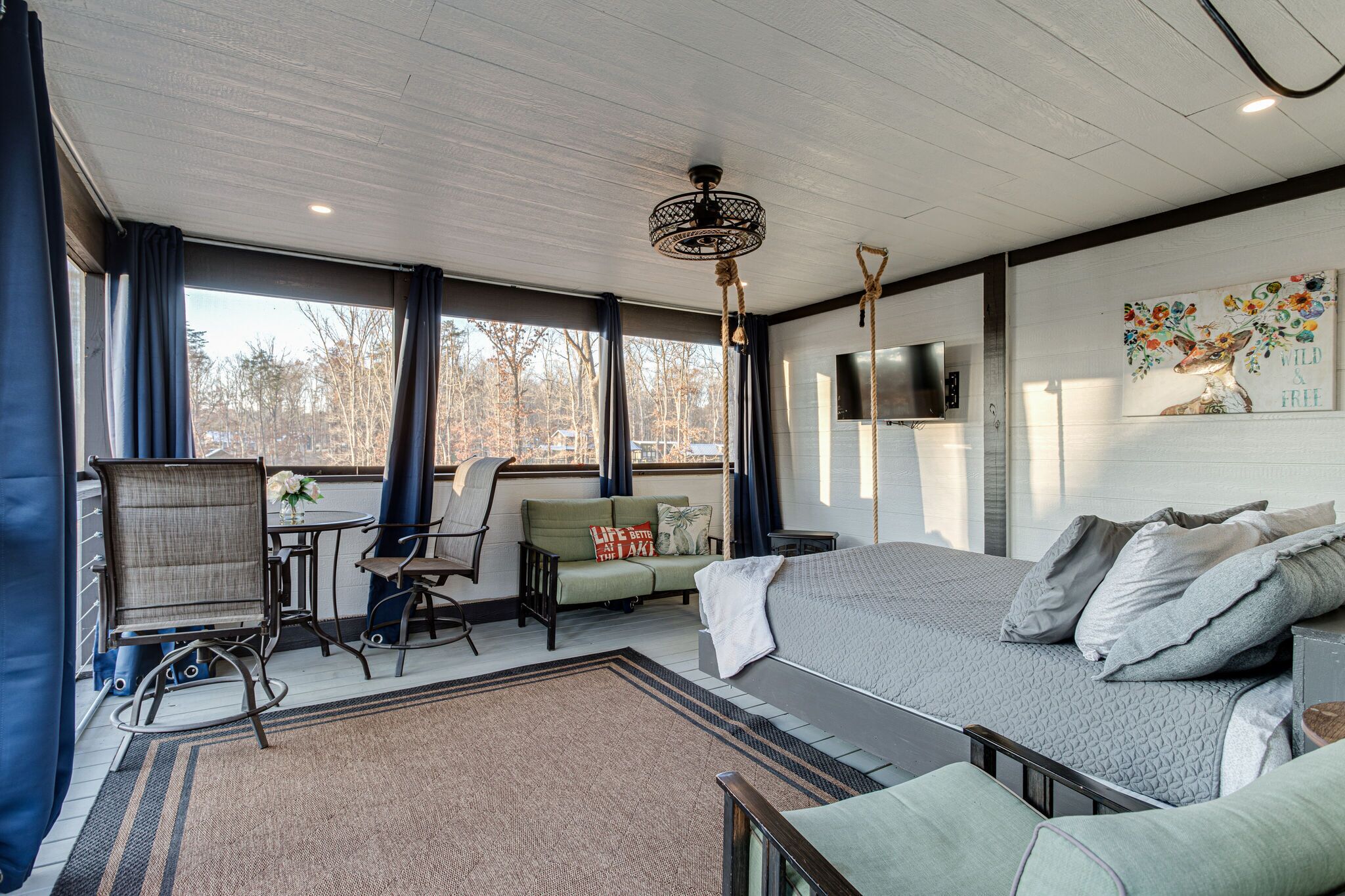Lakeside Tiny House on the lake, in the mountains