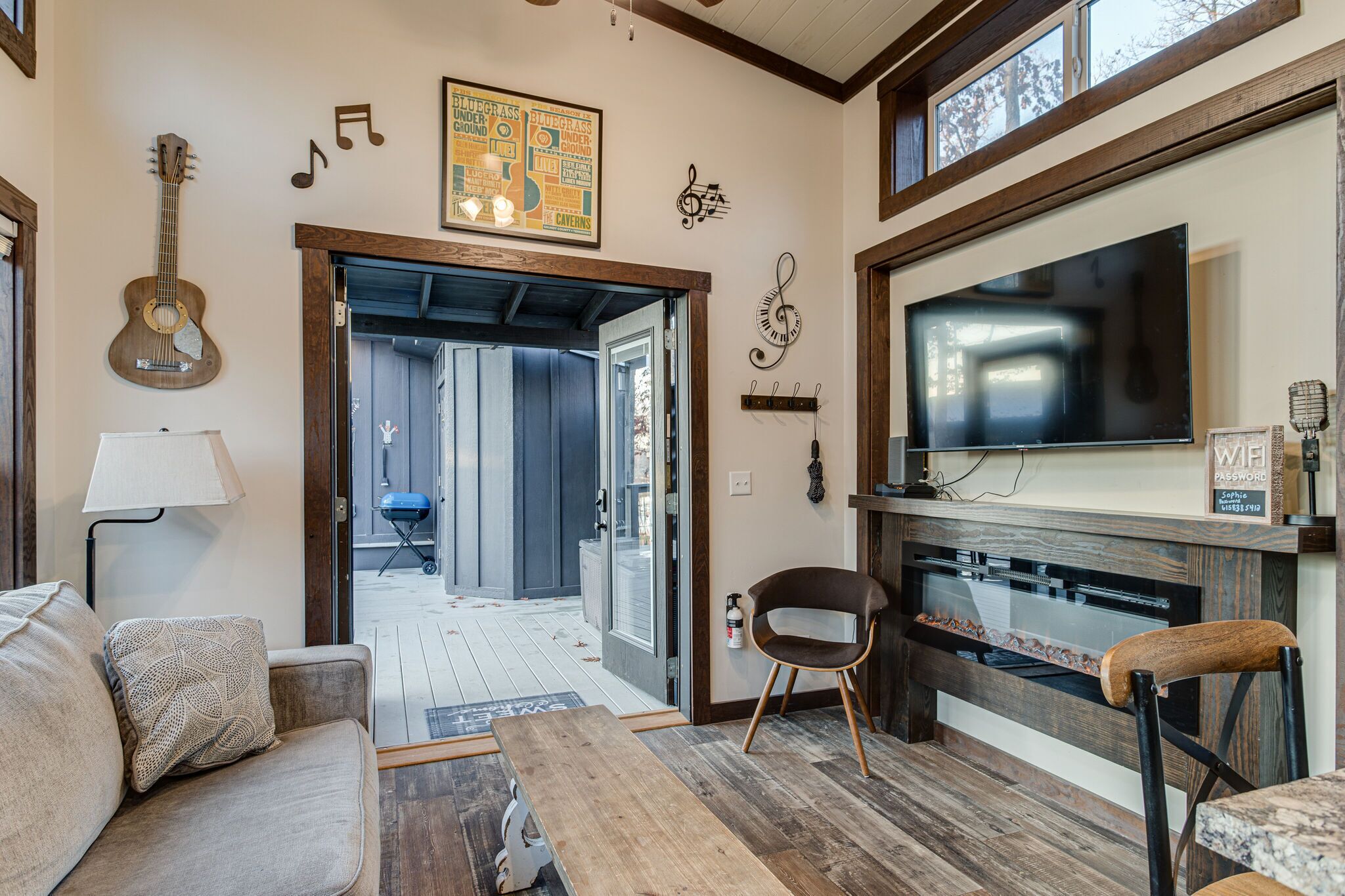 Lakeside Tiny House on the lake, in the mountains