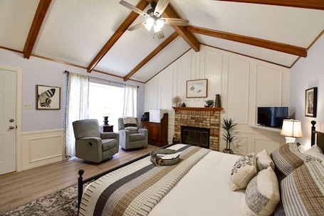 Interior. Butterfield Inn Main Street Cottages