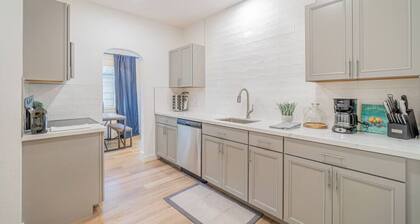 Plush 2-bed apt in Riverside Heights!