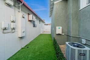 المنطقة المحيطة بالمنشأة