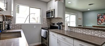 Luxury 3-bed home near the Strip w/ a poker table