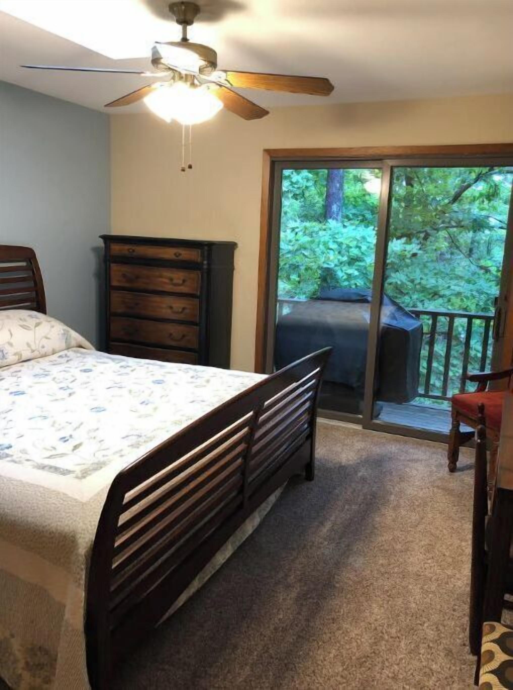 2 bedrooms, travel cot, free WiFi, bed sheets