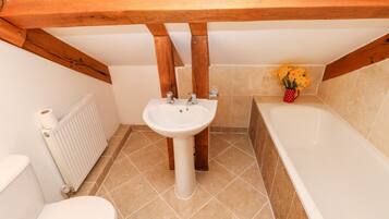 Cottage | Badkamer | Een douche