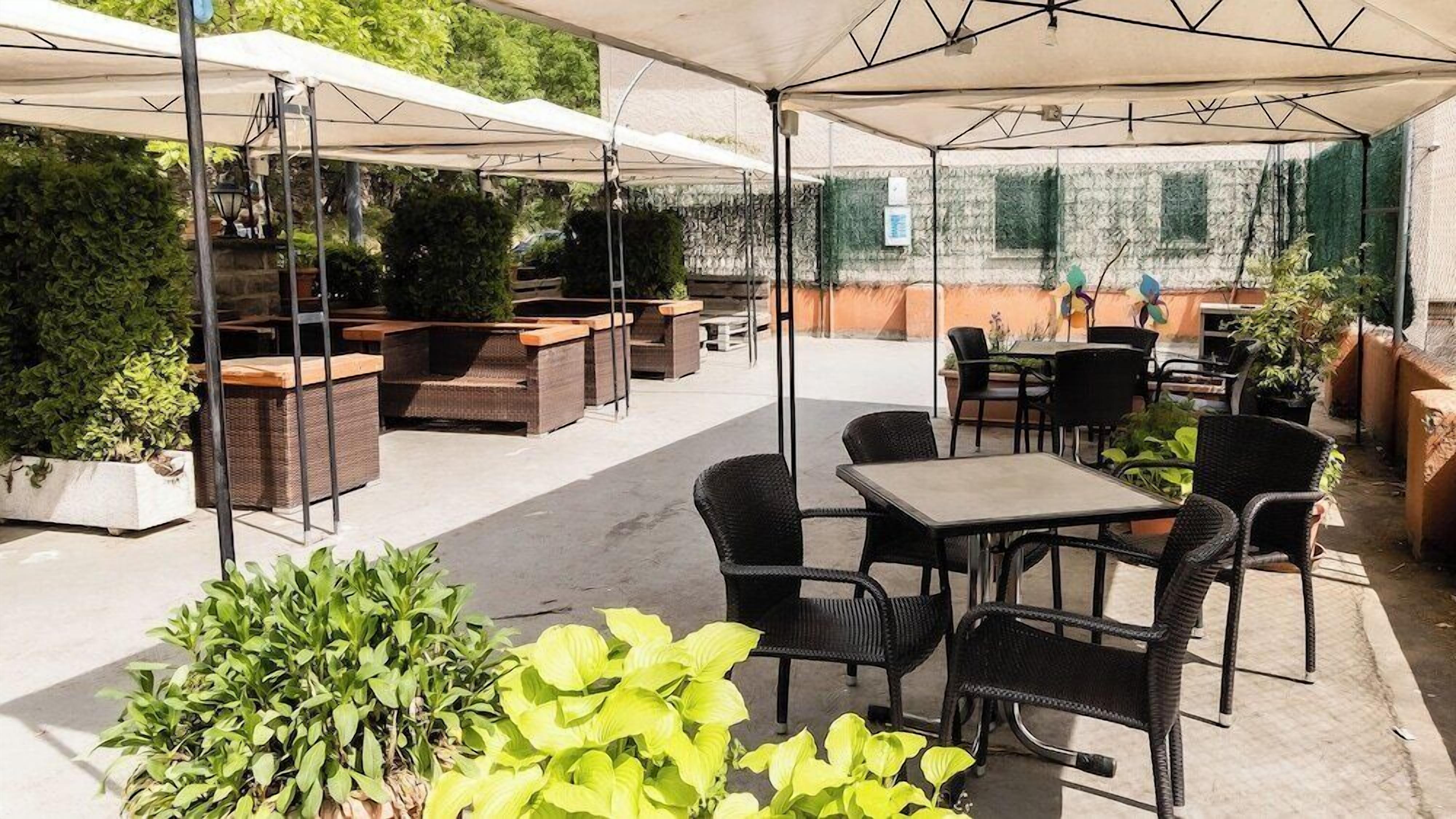 Khu ẩm thực ngoài trời