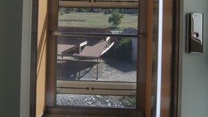 A door leading to a balcony with a view of a mountainous landscape. - Hostal Rio Ara Bellosta (Fiscal)