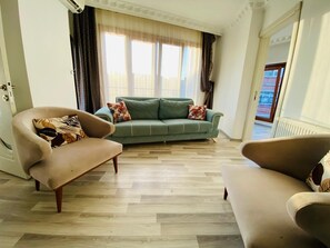 Comfort-Studiosuite | Schreibtisch, kostenloses WLAN