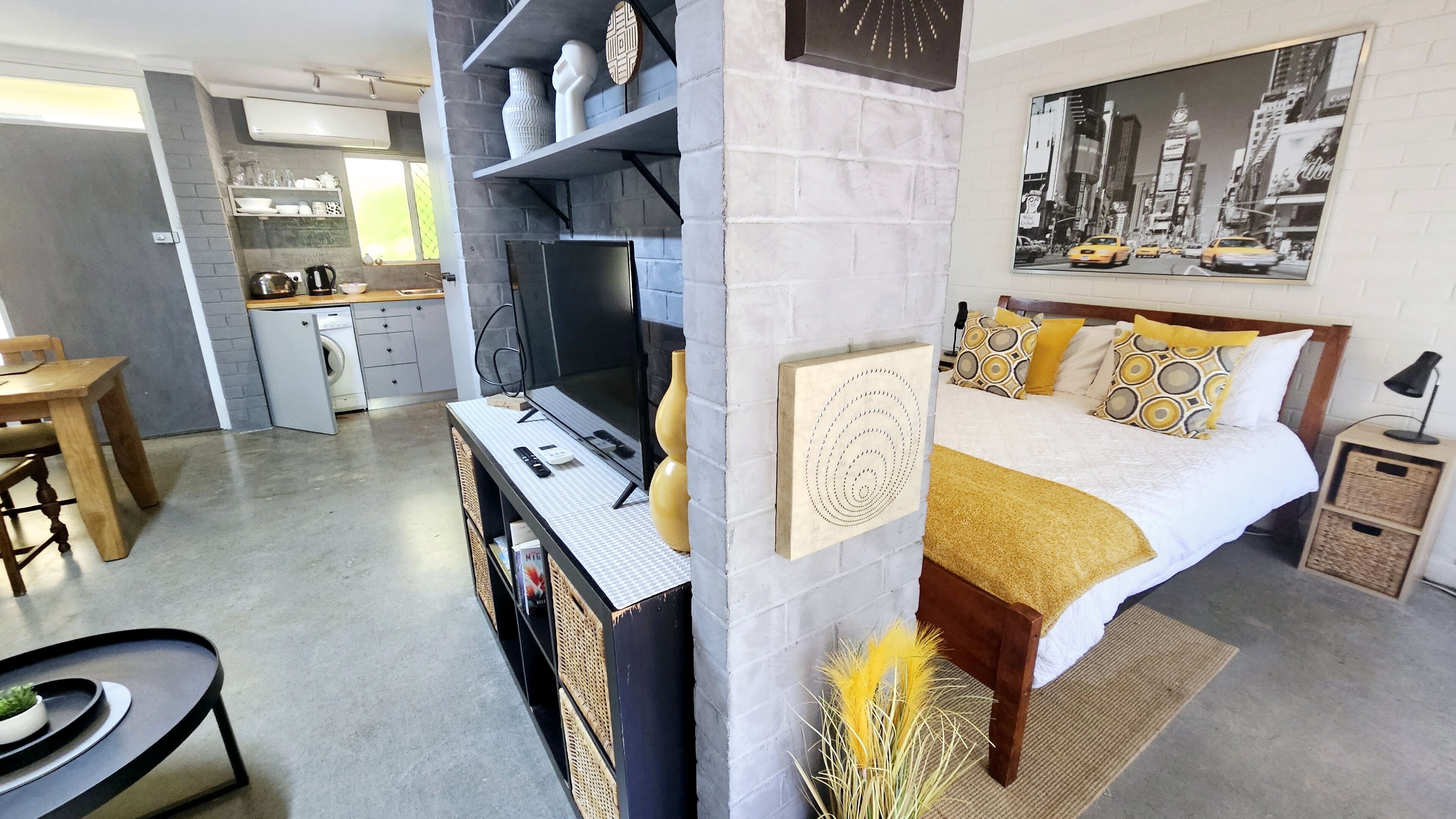 1 slaapkamer, een strijkplank/strijkijzer, gratis wifi, beddengoed