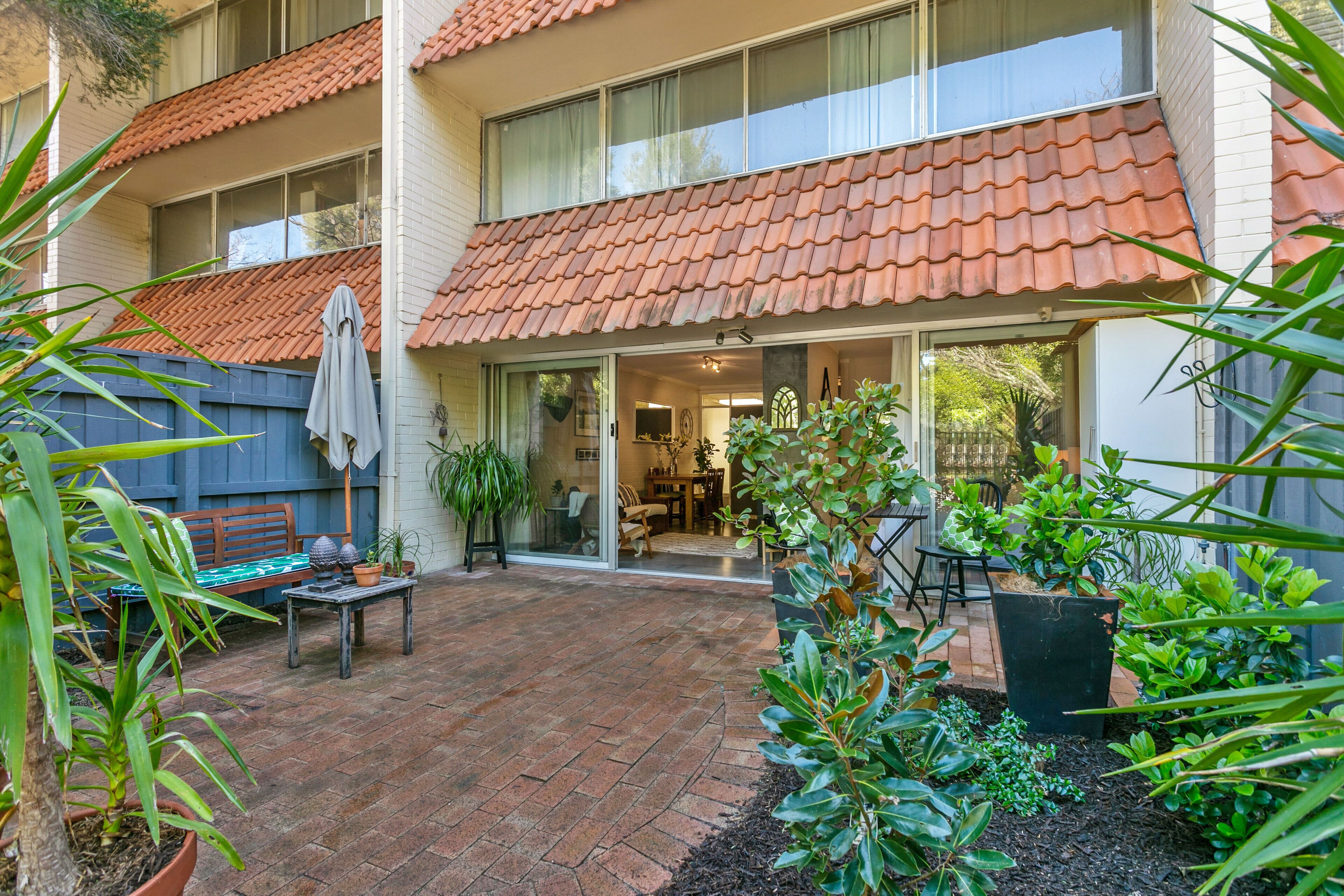 Industrial 11 - 1BRM Unit with Courtyard & Parking — image 2