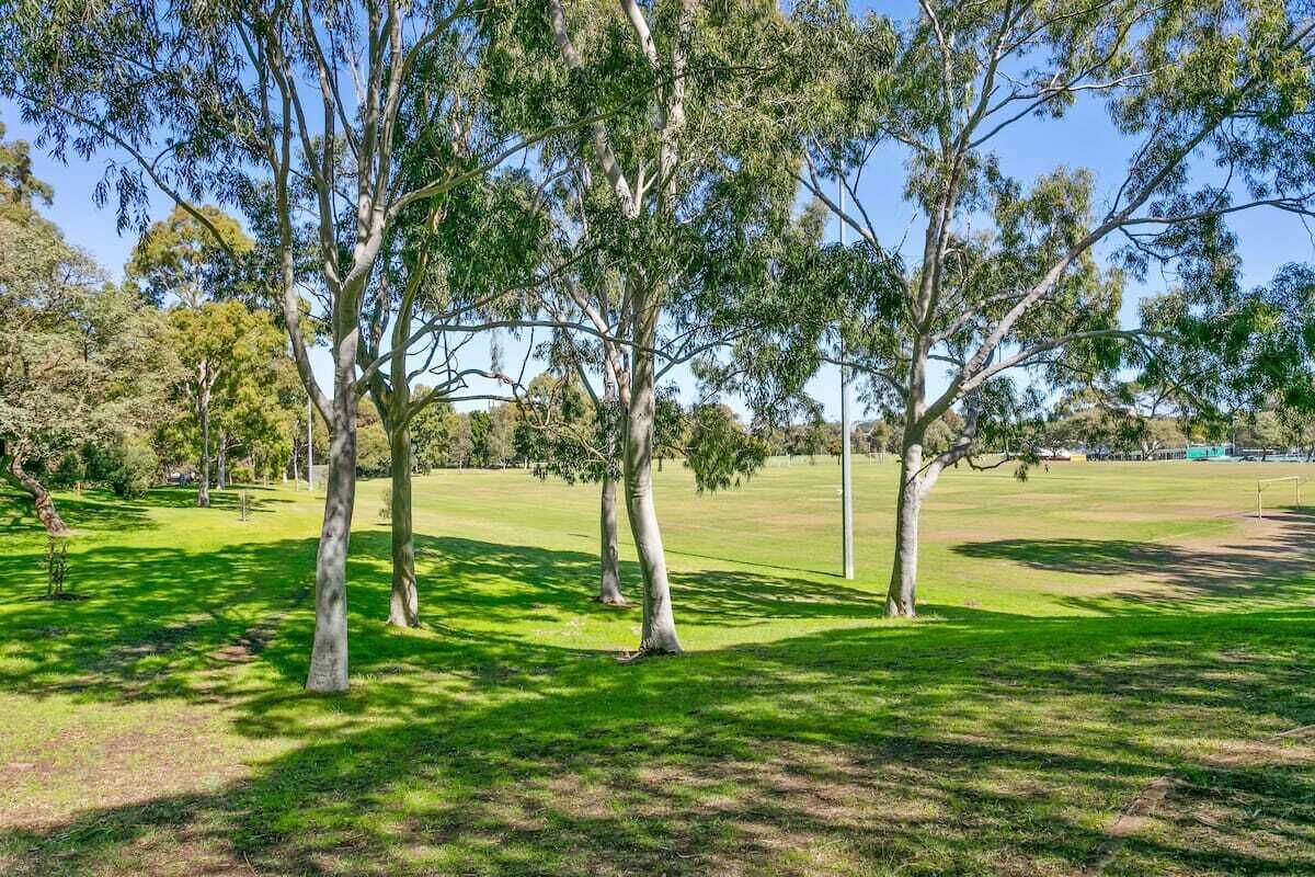 Industrial 11 - 1BRM Unit with Courtyard & Parking — image 4