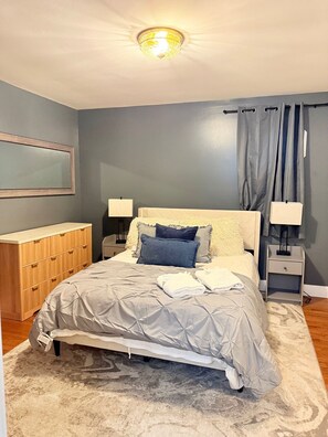 3 bedrooms, iron/ironing board, free WiFi, bed sheets - Cozy Ranch home (Raleigh)