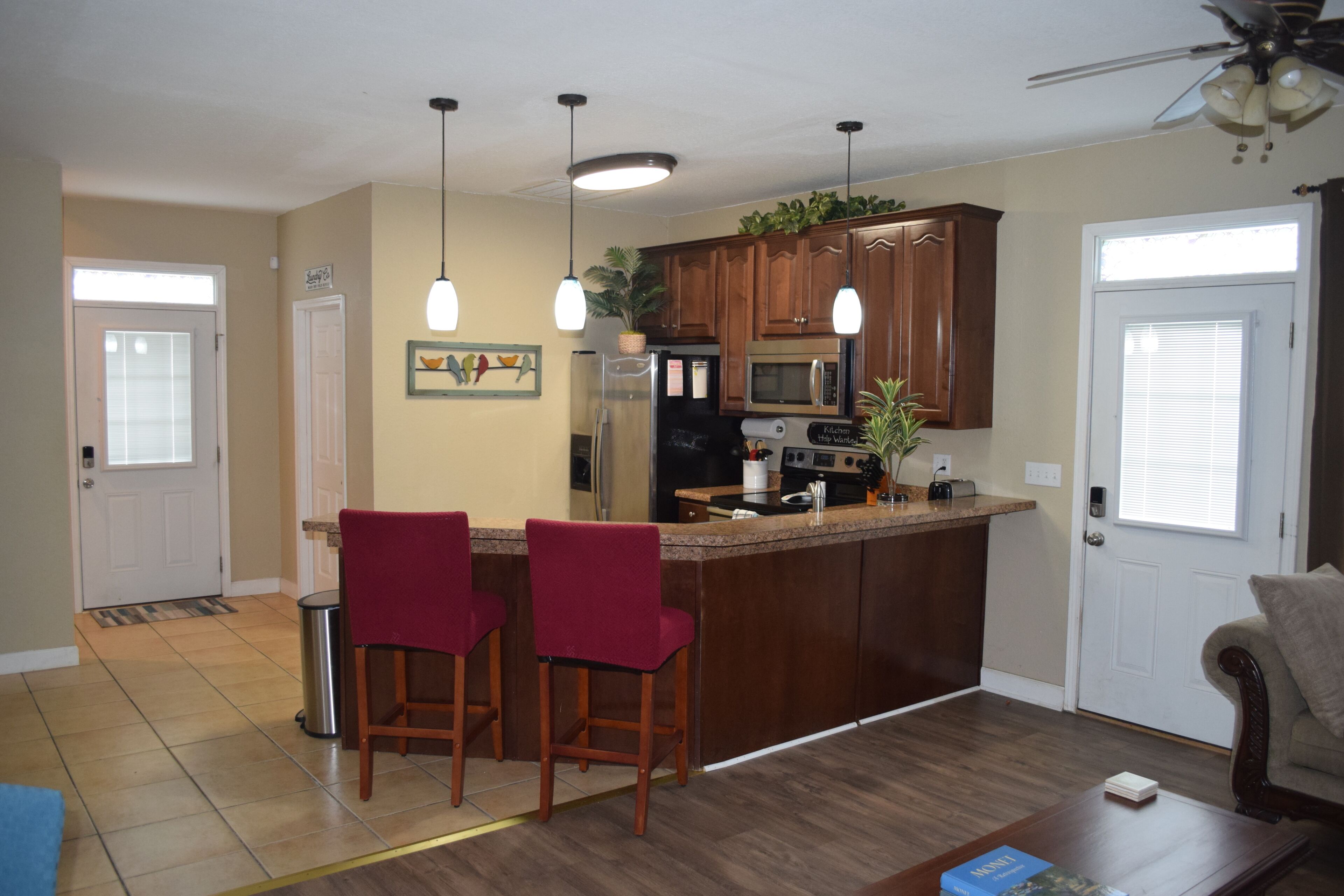 Quiet, Clean & Secure 5bd/5ba Skinny House, Every Room Has a Private Bathroom!