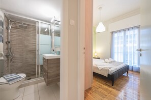 City Apartment | Bathroom - Erythros Boutique Suite By Cloudkeys (Athens)