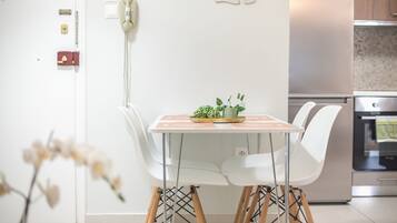 Apartemen Kota | Makan di kamar