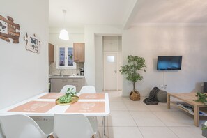 Living area - Erythros Boutique Suite By Cloudkeys (Athens)