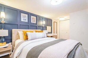 2 habitaciones, tabla de planchar con plancha, cuna de viaje y wifi 