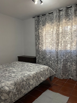 2 chambres, fer et planche à repasser, accès au Wi-Fi (inclus)