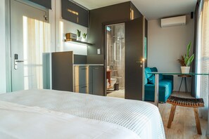 Junior Suite | Cocineta privada | Refrigerador, parrilla de estufa, tetera eléctrica y tostadora